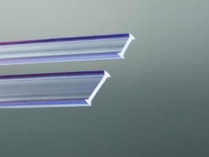Perfiles policarbonato para unión mamparas de cristal. Perfiles plásticos Polinter, S.A.